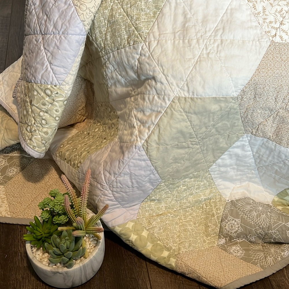 NWT Handmade hexagon neutrals throw quilt